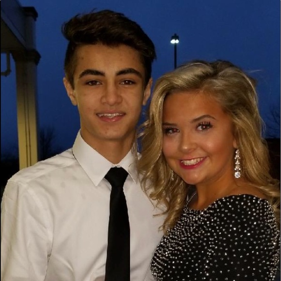 Meet your Posher, Debbi - Picture 3 of 4